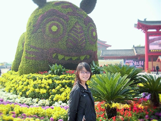 万岁山好玩还是清明上河园好玩