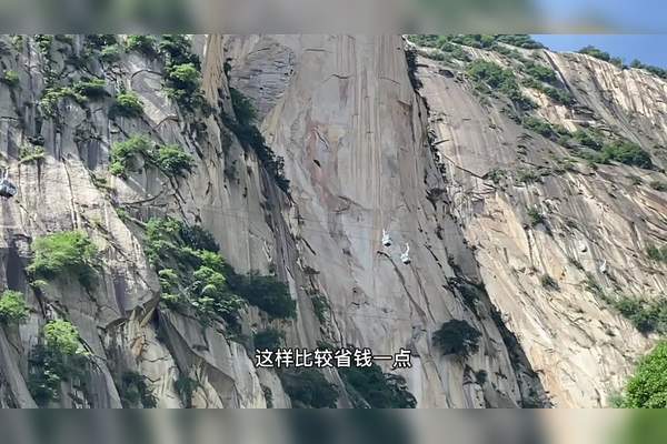 三峡之巅坐索道后还要爬山吗