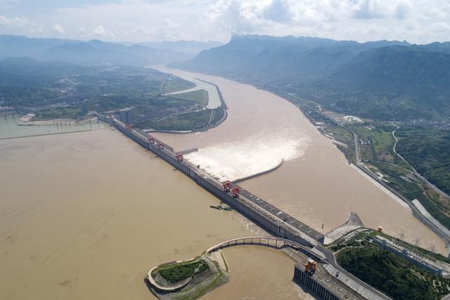 三峡大坝的高度