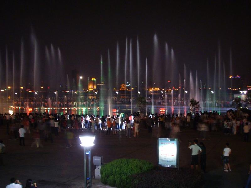 今天红谷滩有喷泉吗