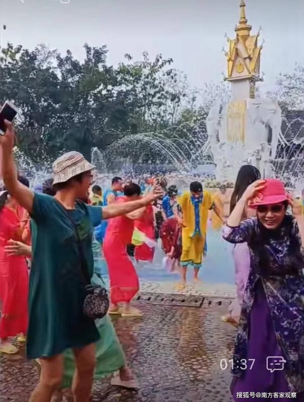 傣族园一天几场泼水