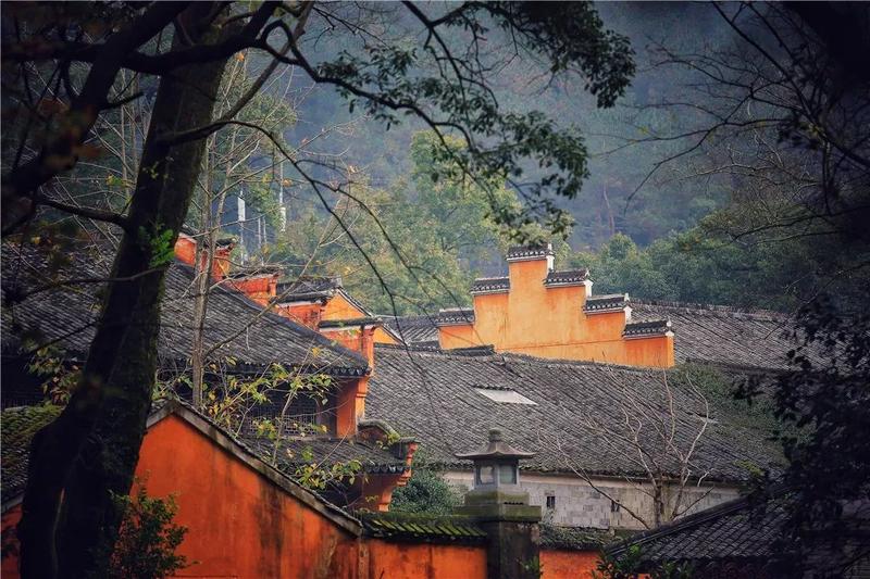 国清寺需要爬山吗