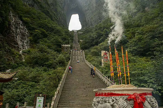 天门山天梯999步寓意