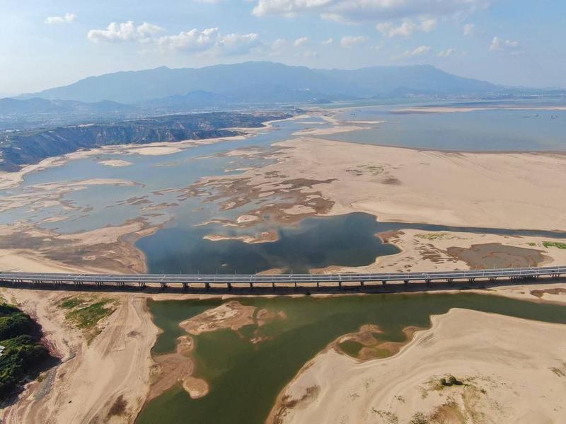 太湖和鄱阳湖哪个面积大