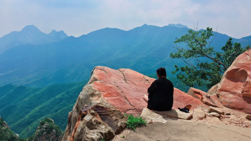 少林寺需要爬山吗