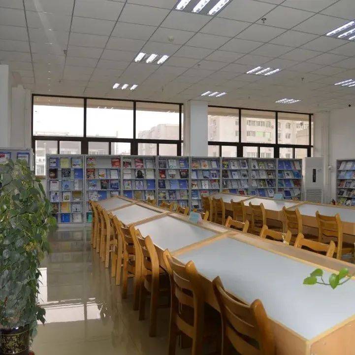 市图书馆几点关门