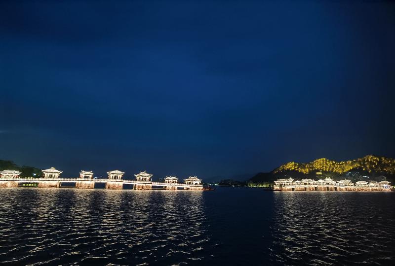 广济桥夜晚灯光秀