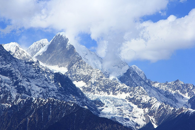 德钦海拔高度是多少米高