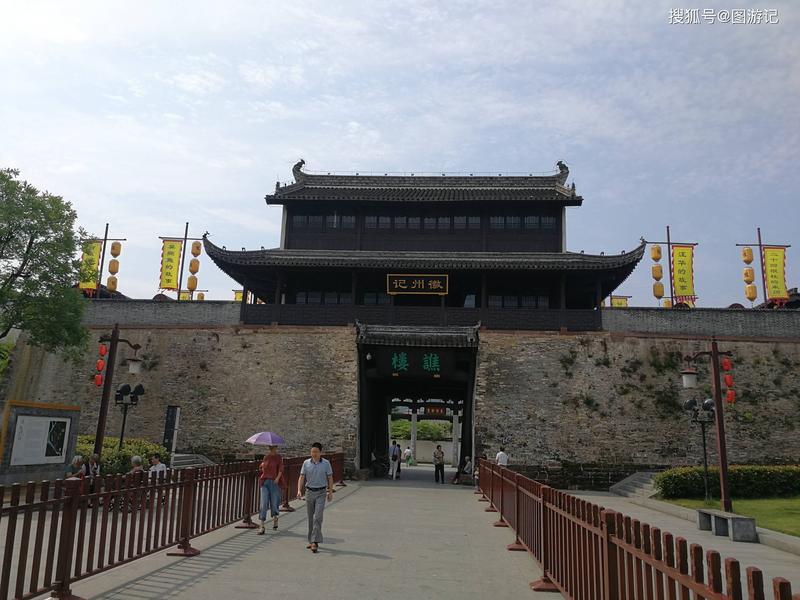 徽州古城晚上开放吗