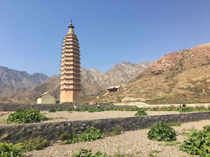 拜寺口双塔简介