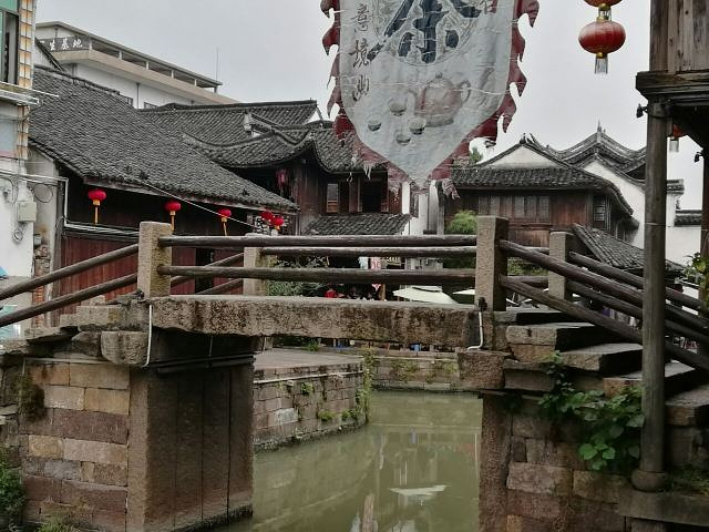 新兴有什么好玩的地方推荐