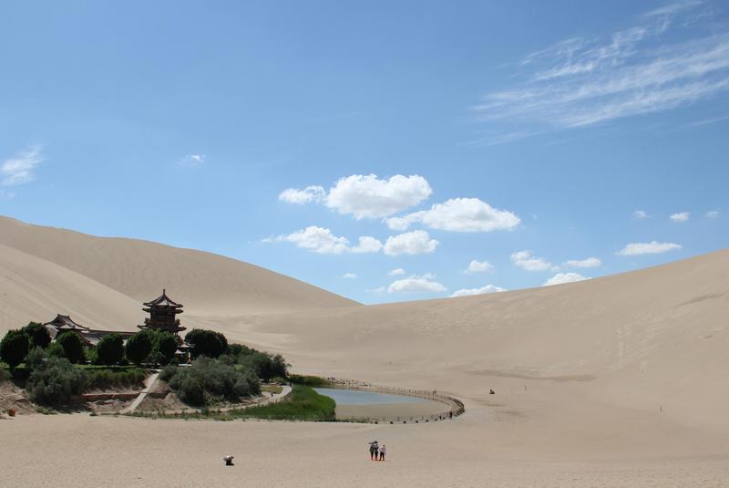 月牙泉鸣沙山