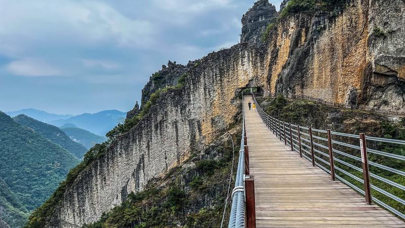 武陵山大裂谷累不累