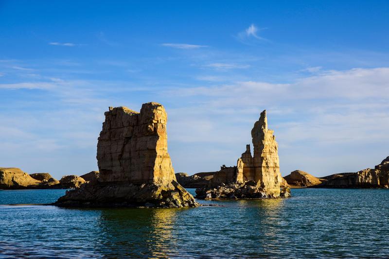 水上雅丹地貌形成原因