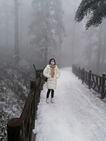 瓦屋山最近下雪了吗