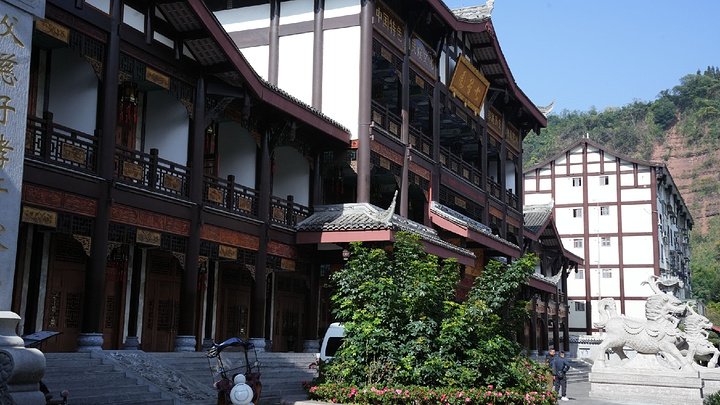 荥经县城海拔多少米