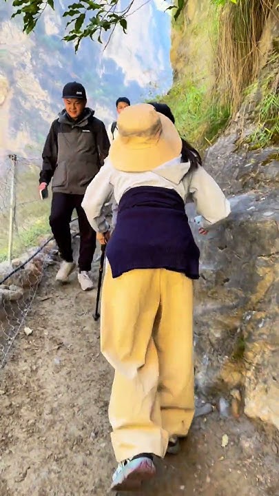 虎跳峡最忌三种衣服