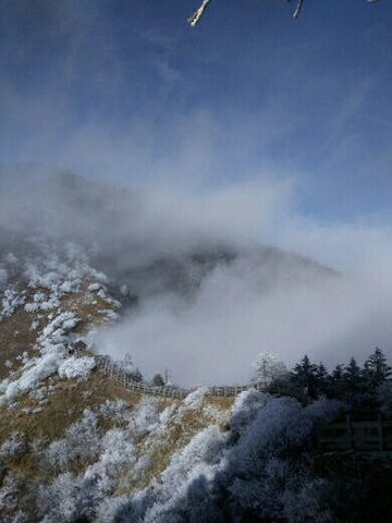 西岭雪山海拔高度是多少米