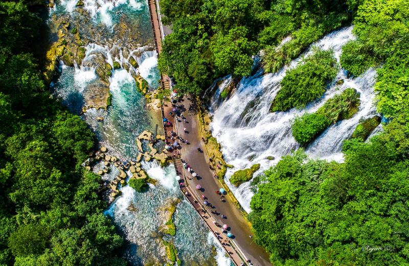 黄果树瀑布到小七孔多少公里