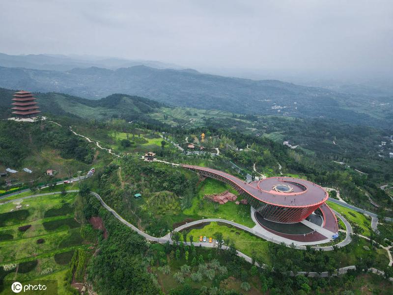 龙泉山森林公园丹景山观景台